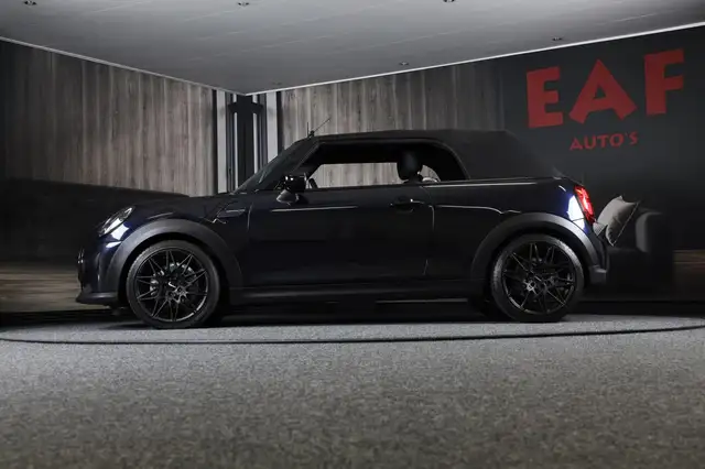 Mini Convertible view 28