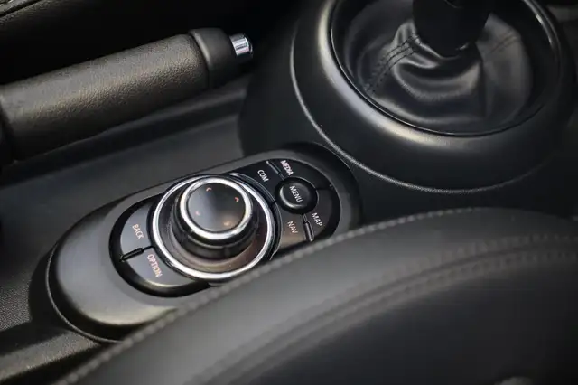 Mini Convertible view 11