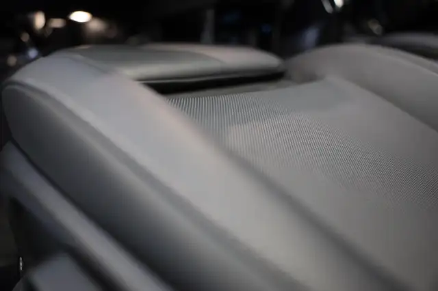 Mini Convertible view 15