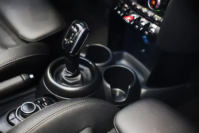 Mini Convertible view 9