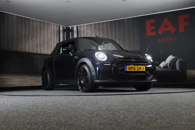 Mini Convertible view 26