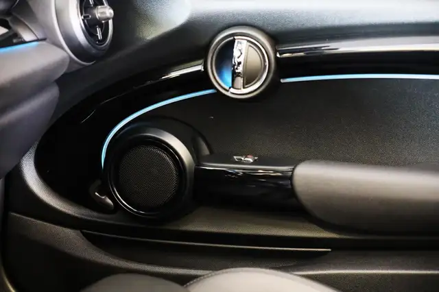 Mini Convertible view 12