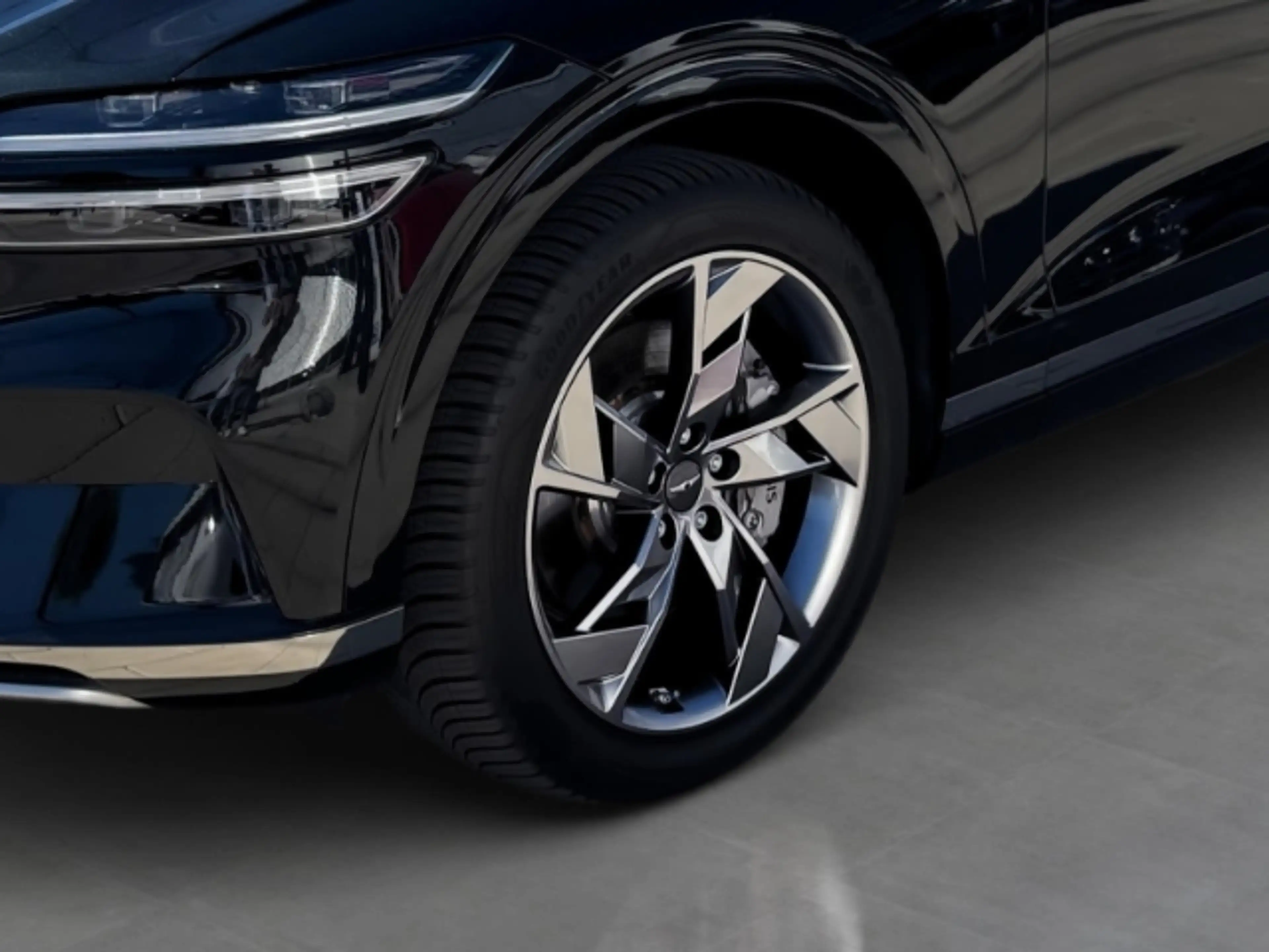 Genesis GV70 Electrified 360kW (490 PS) 77.4kWh Sportpaket AD N — photo 6