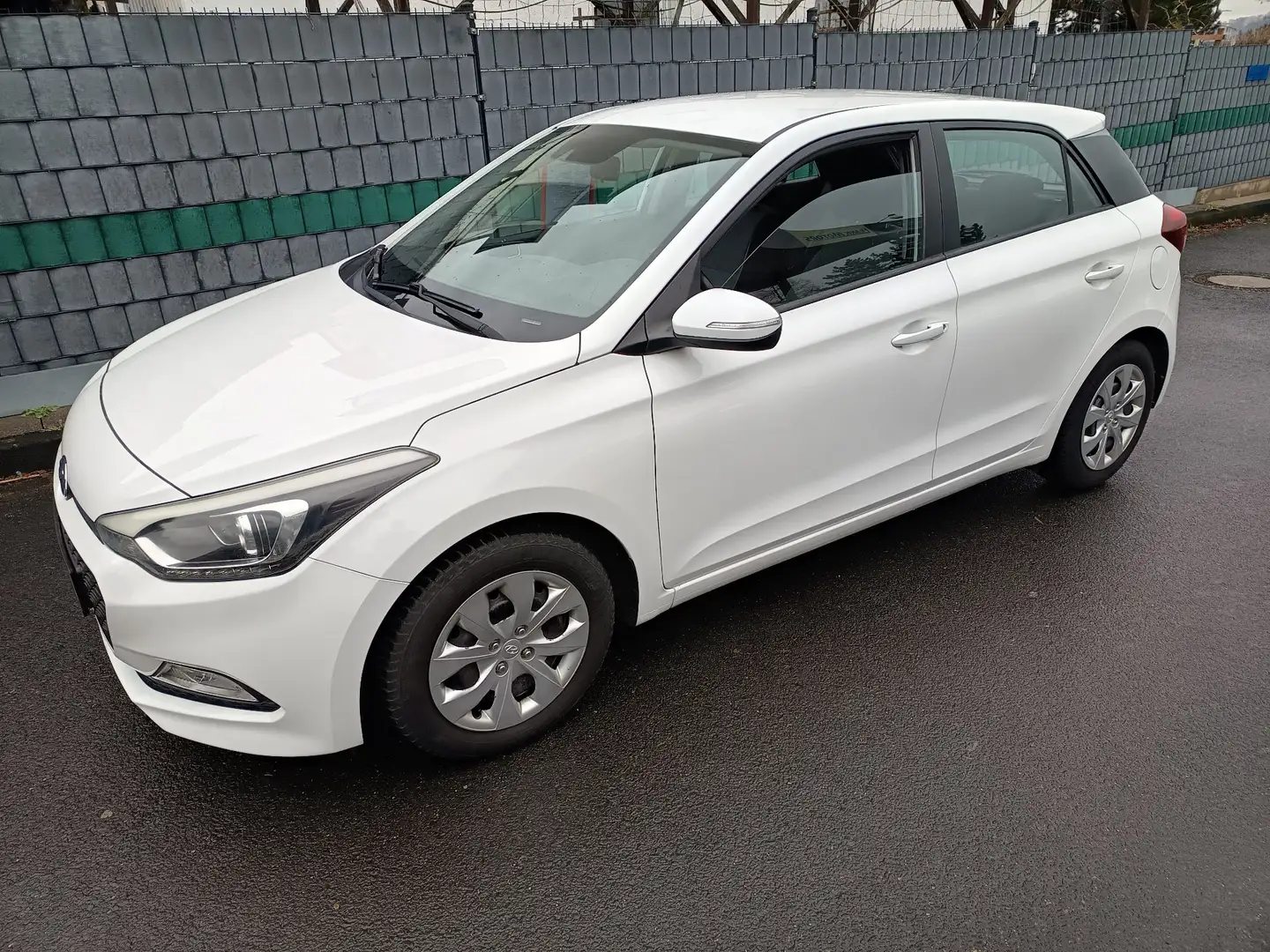 Hyundai i20 i20 1.4 Automatik Trend Blanc - 1