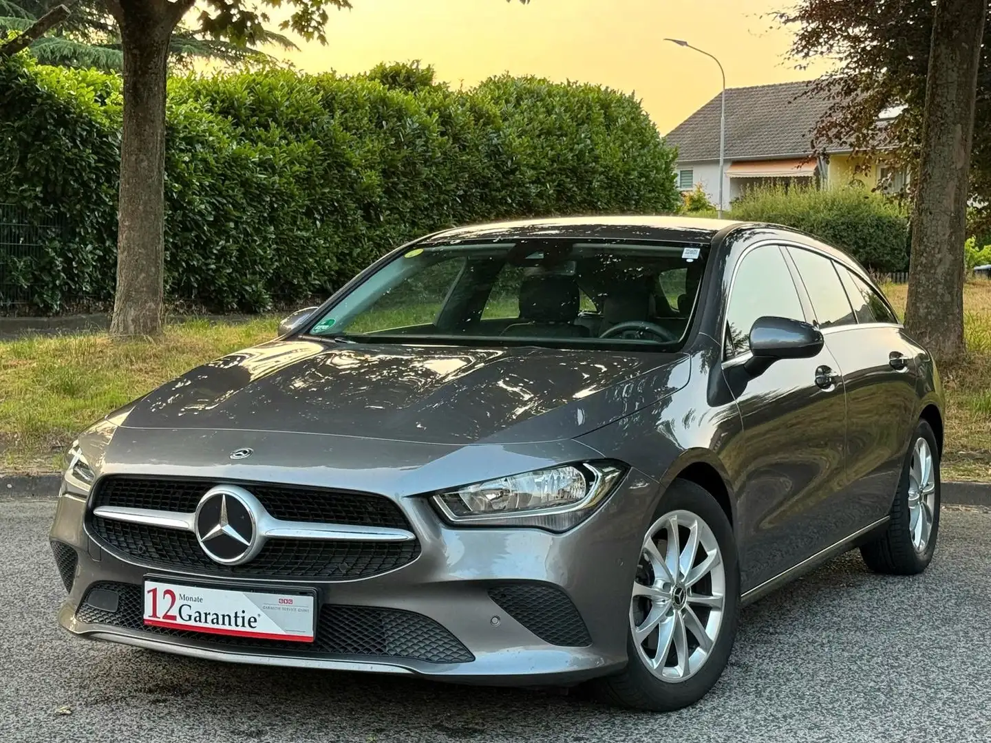 Mercedes-Benz CLA 200 d Shooting Brake *Junge Sterne Garantie* Grau - 1