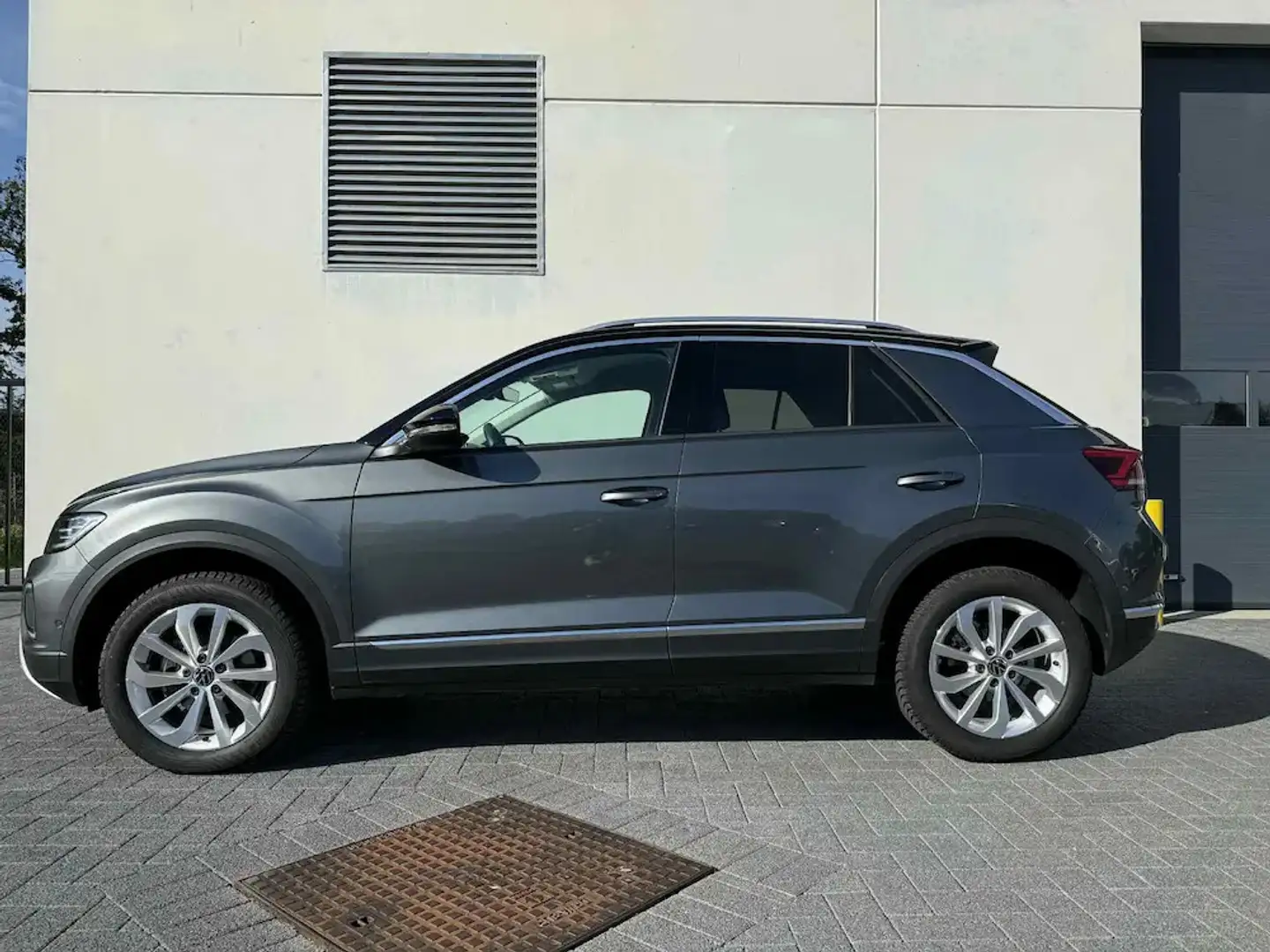 Volkswagen T-Roc STYLE BI-COLOR 1.5TSI 150PK AFN. TREKHAAK Gris - 2