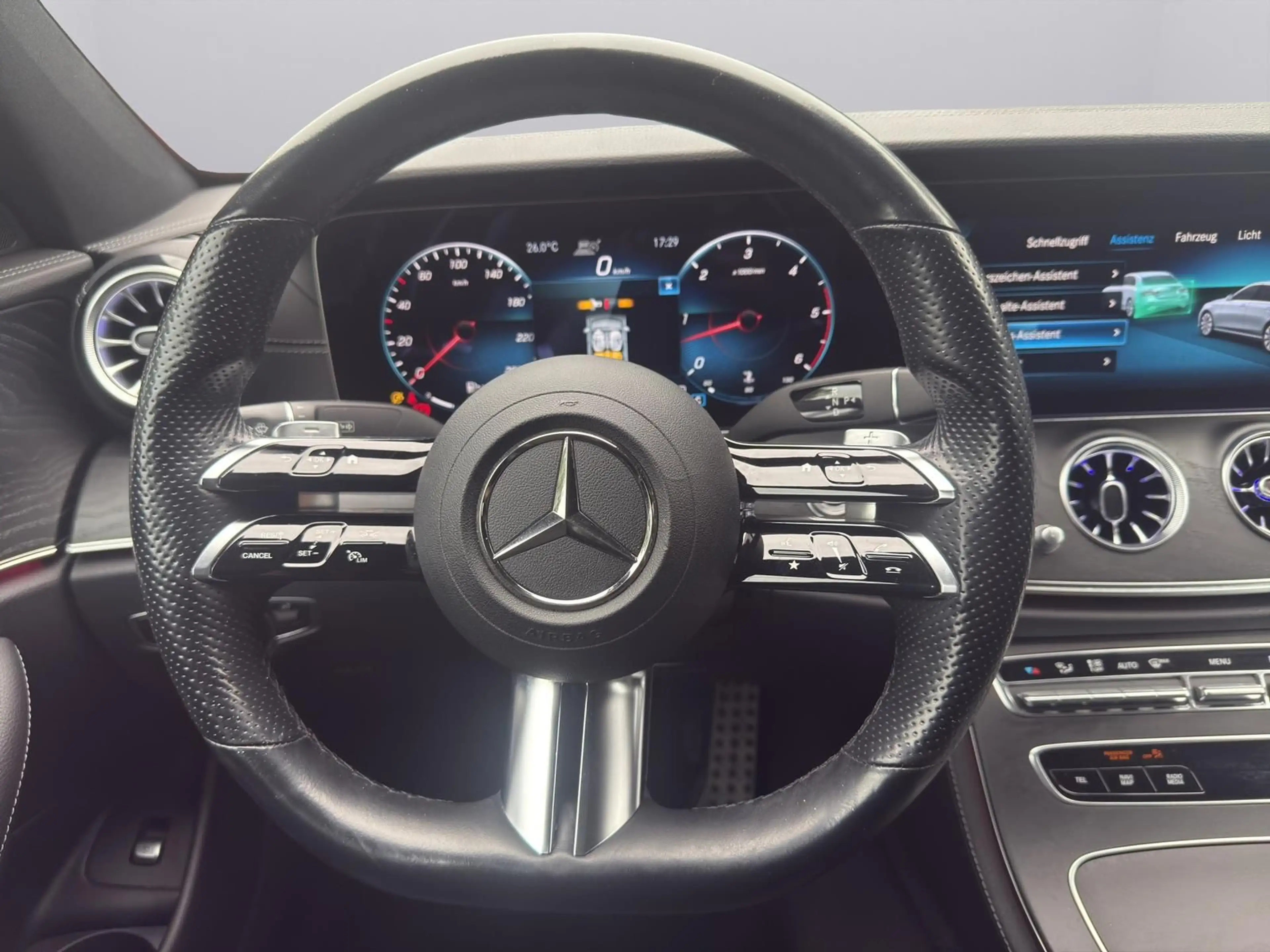 Mercedes-Benz E 400 d 4Matic*BURM*360°*AHK*PANO* — photo 15