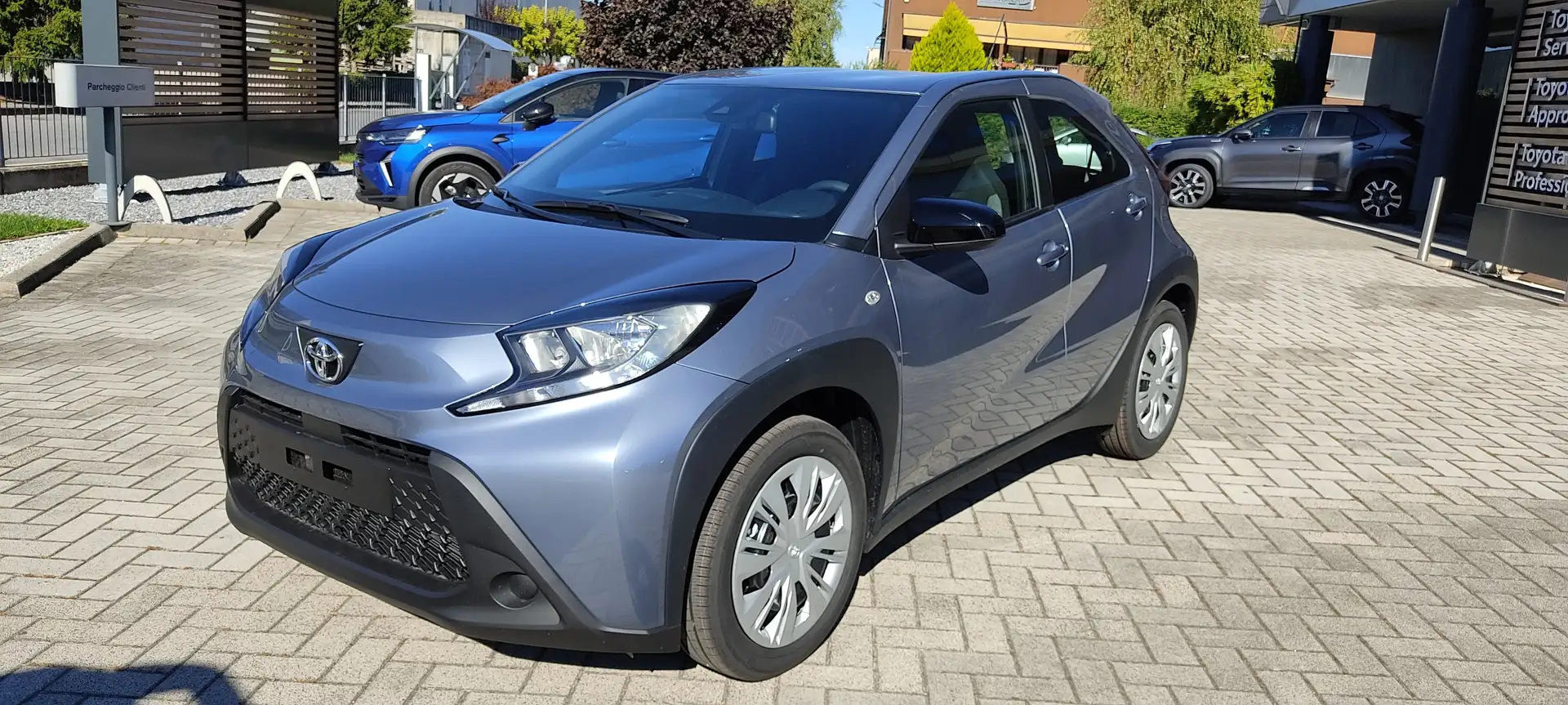 Toyota Aygo X 1.0 VVT-i 72CV S-CVT Active Grigio - 2