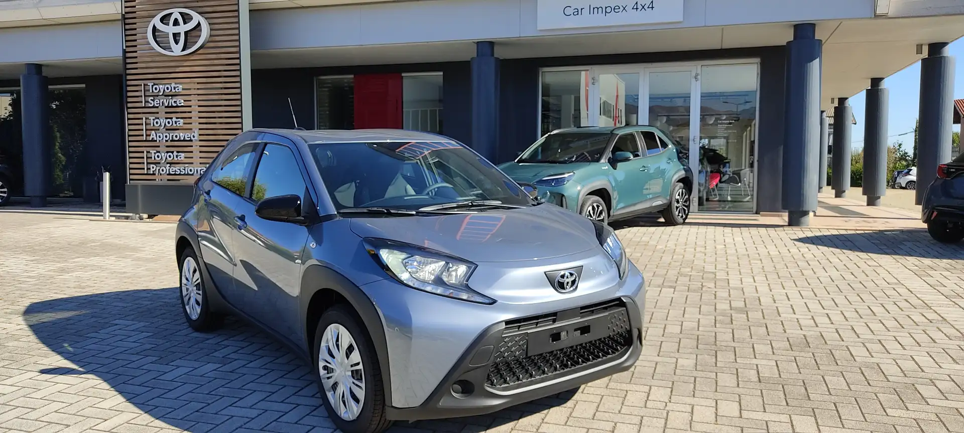 Toyota Aygo X 1.0 VVT-i 72CV S-CVT Active Grigio - 1