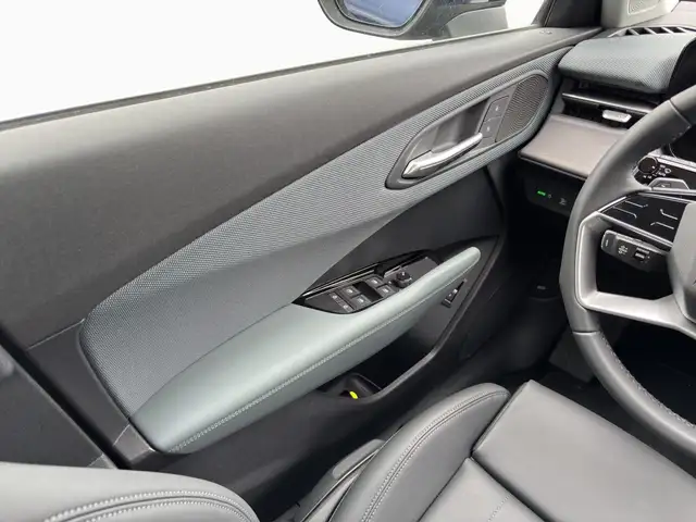 Audi Q3 view 14