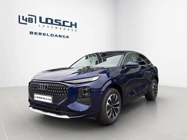 Audi Q3 view 3