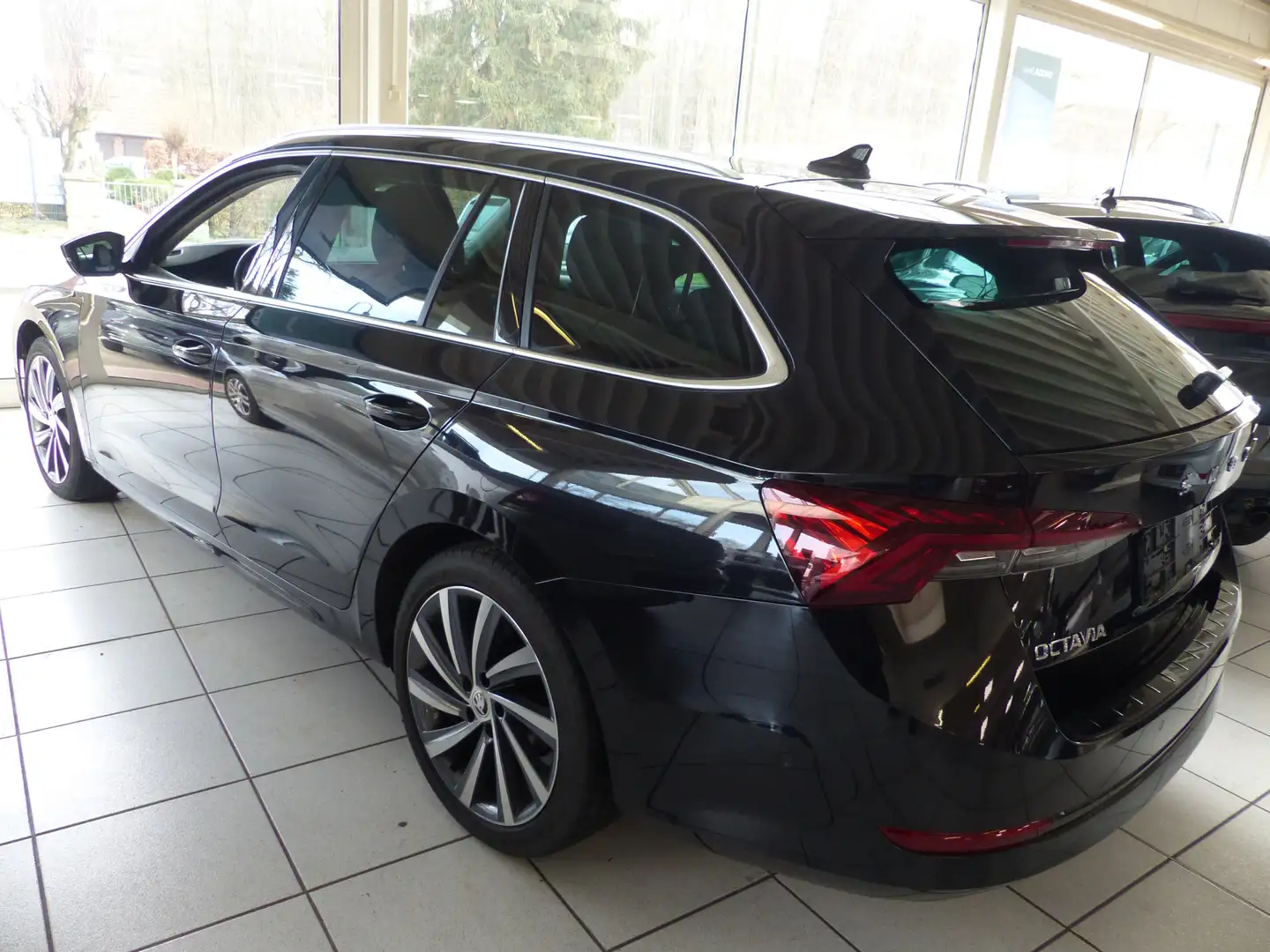 Skoda Octavia Style, AHK,Leder,LED Schwarz - 2
