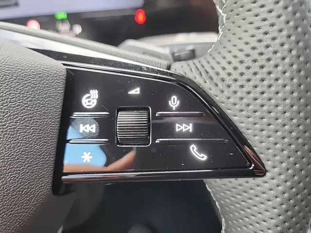 Audi Q4 e-tron view 12