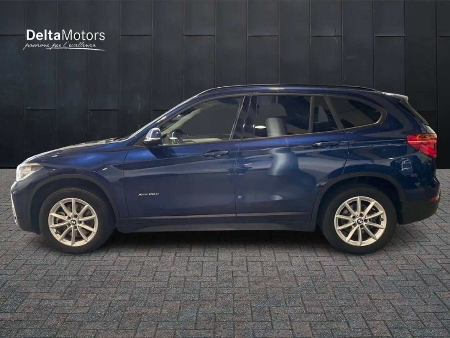 BMW X1 F48 - X1 xdrive20d Business Blau - 2
