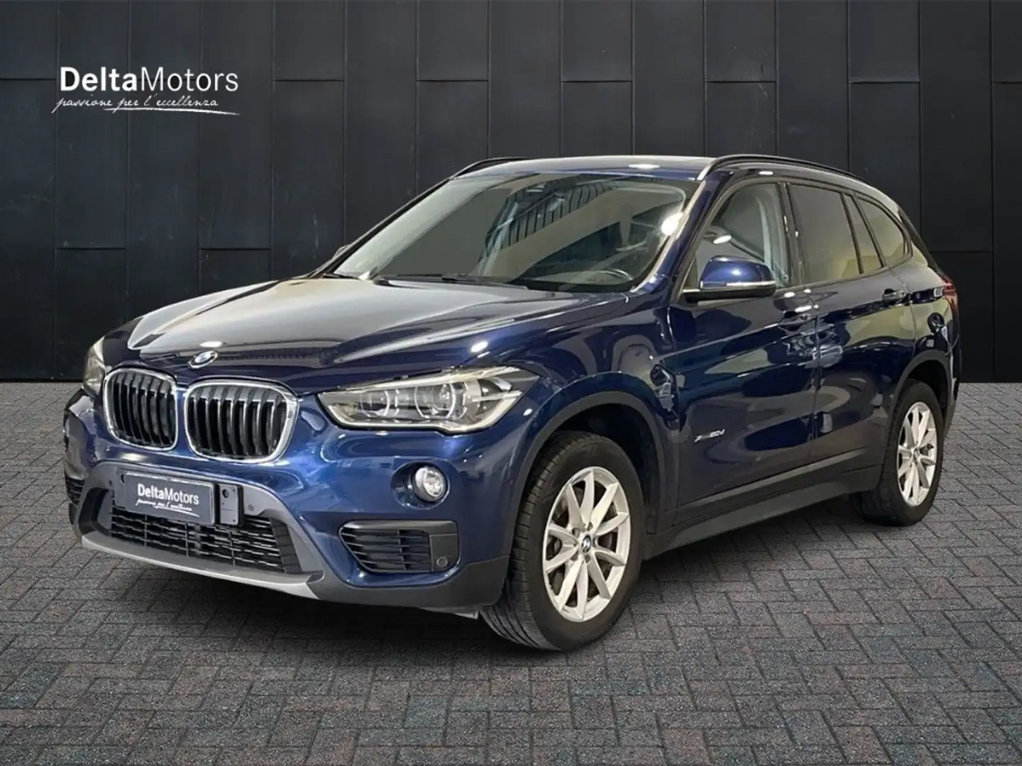 BMW X1 F48 - X1 xdrive20d Business Blau - 1