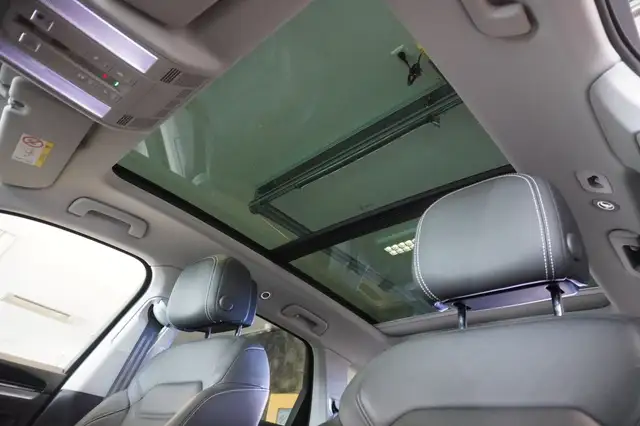 Volkswagen Touareg view 9