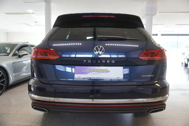 Volkswagen Touareg view 6