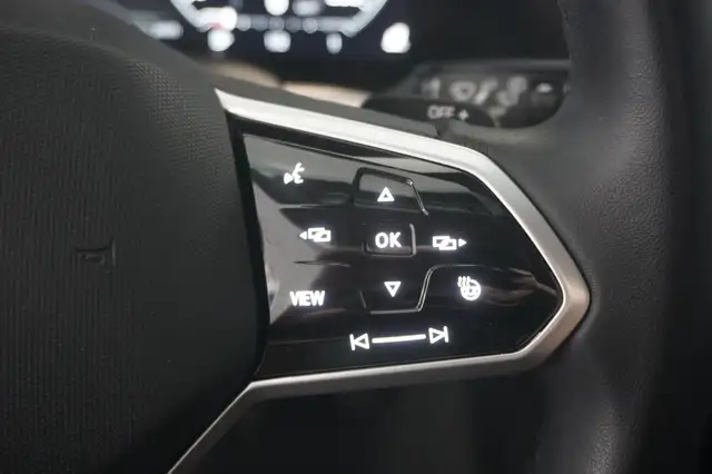 Volkswagen Touareg view 14