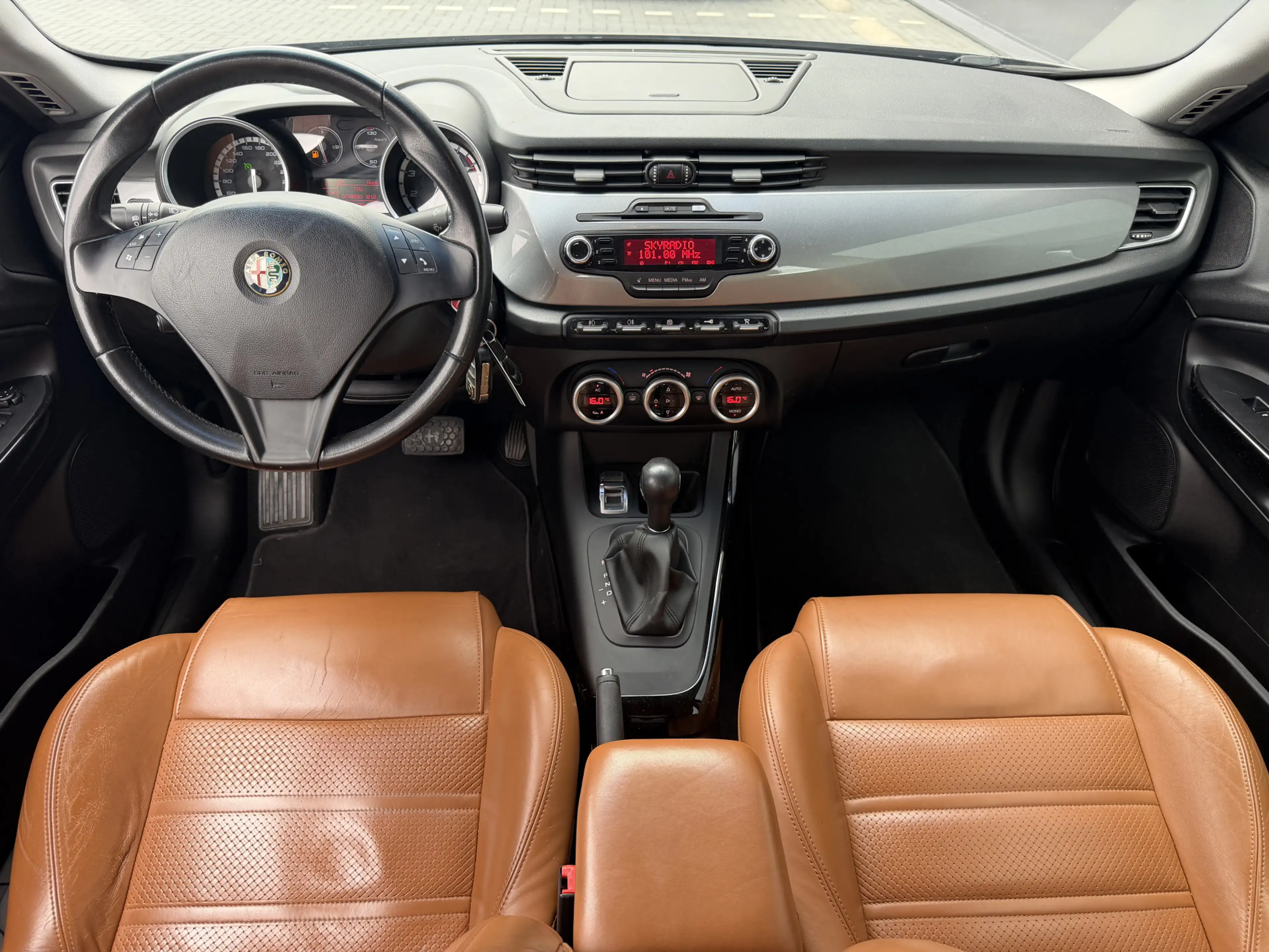 Alfa Romeo Giulietta 1.4 T Distinctive | Nieuwe APK | Leder | Cruise | — photo 12