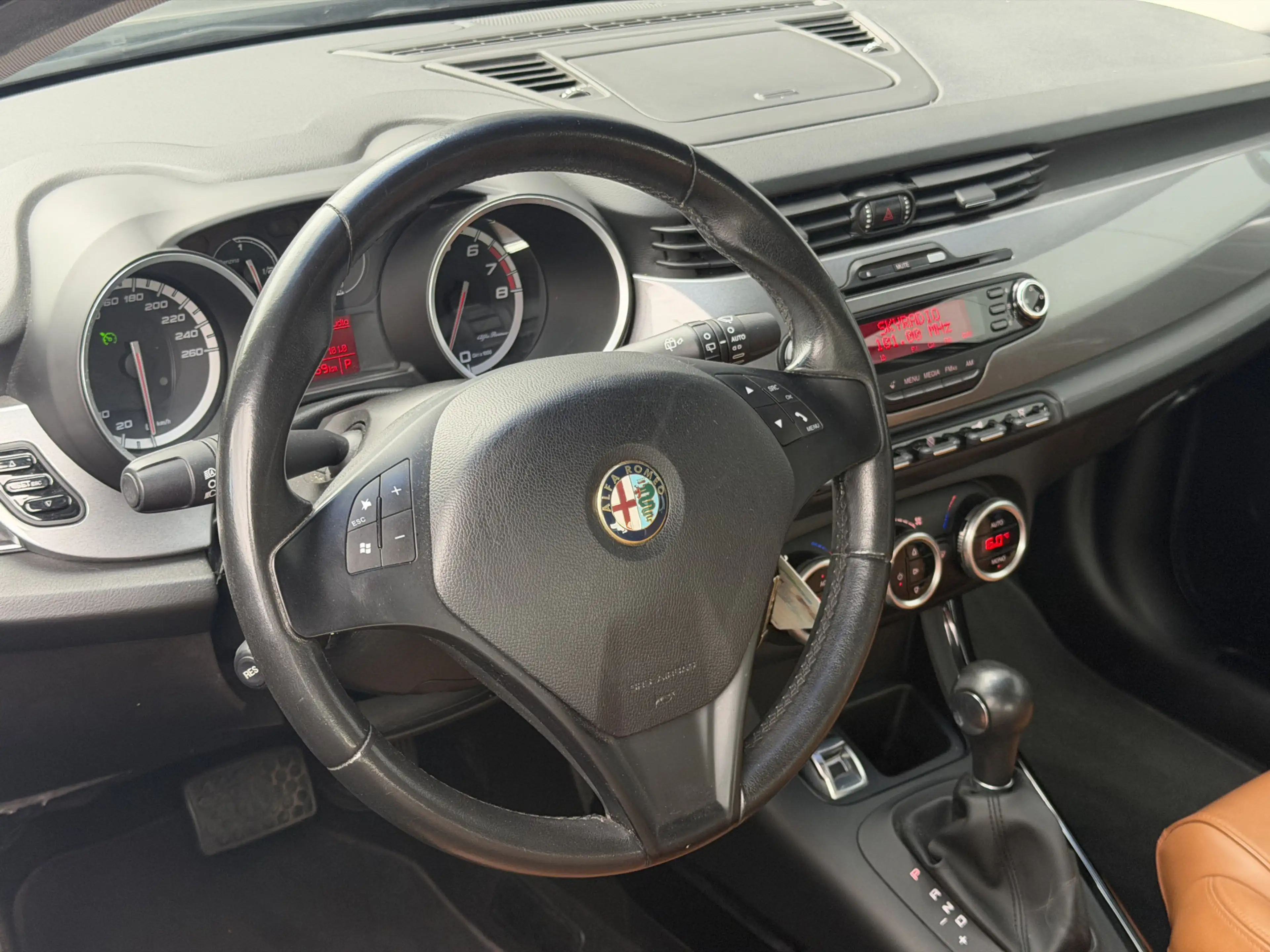 Alfa Romeo Giulietta 1.4 T Distinctive | Nieuwe APK | Leder | Cruise | — photo 3