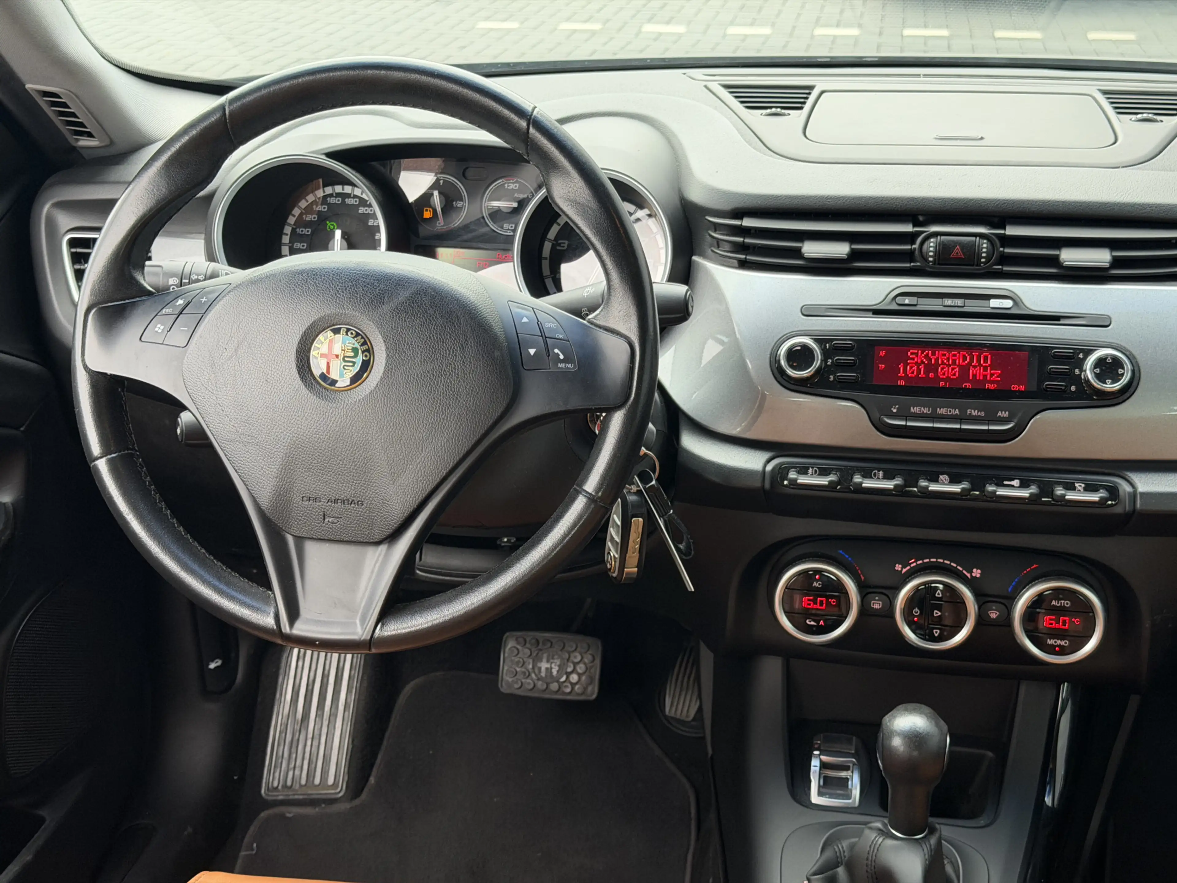 Alfa Romeo Giulietta 1.4 T Distinctive | Nieuwe APK | Leder | Cruise | — photo 8