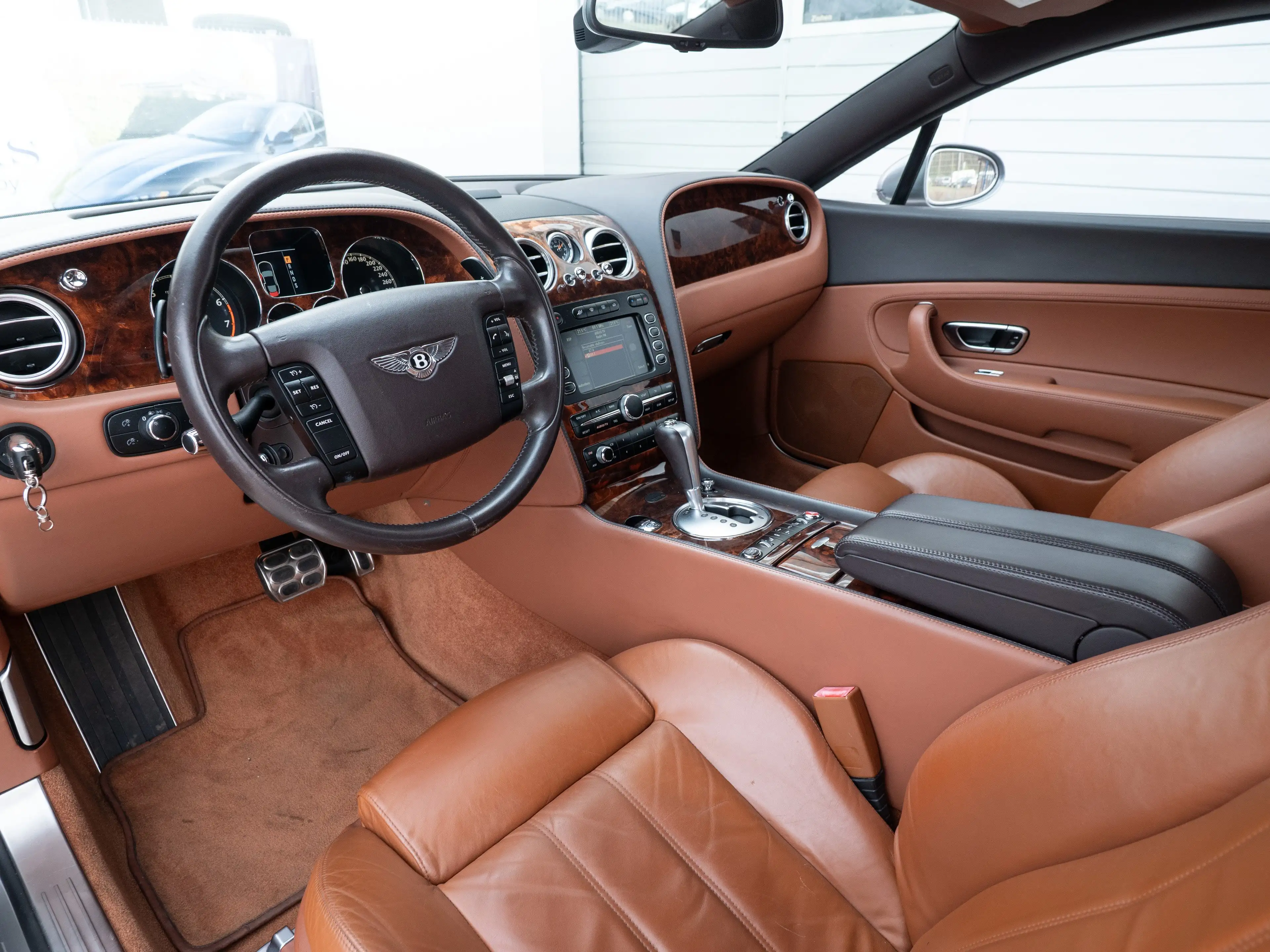 Bentley Continental GT — photo 8