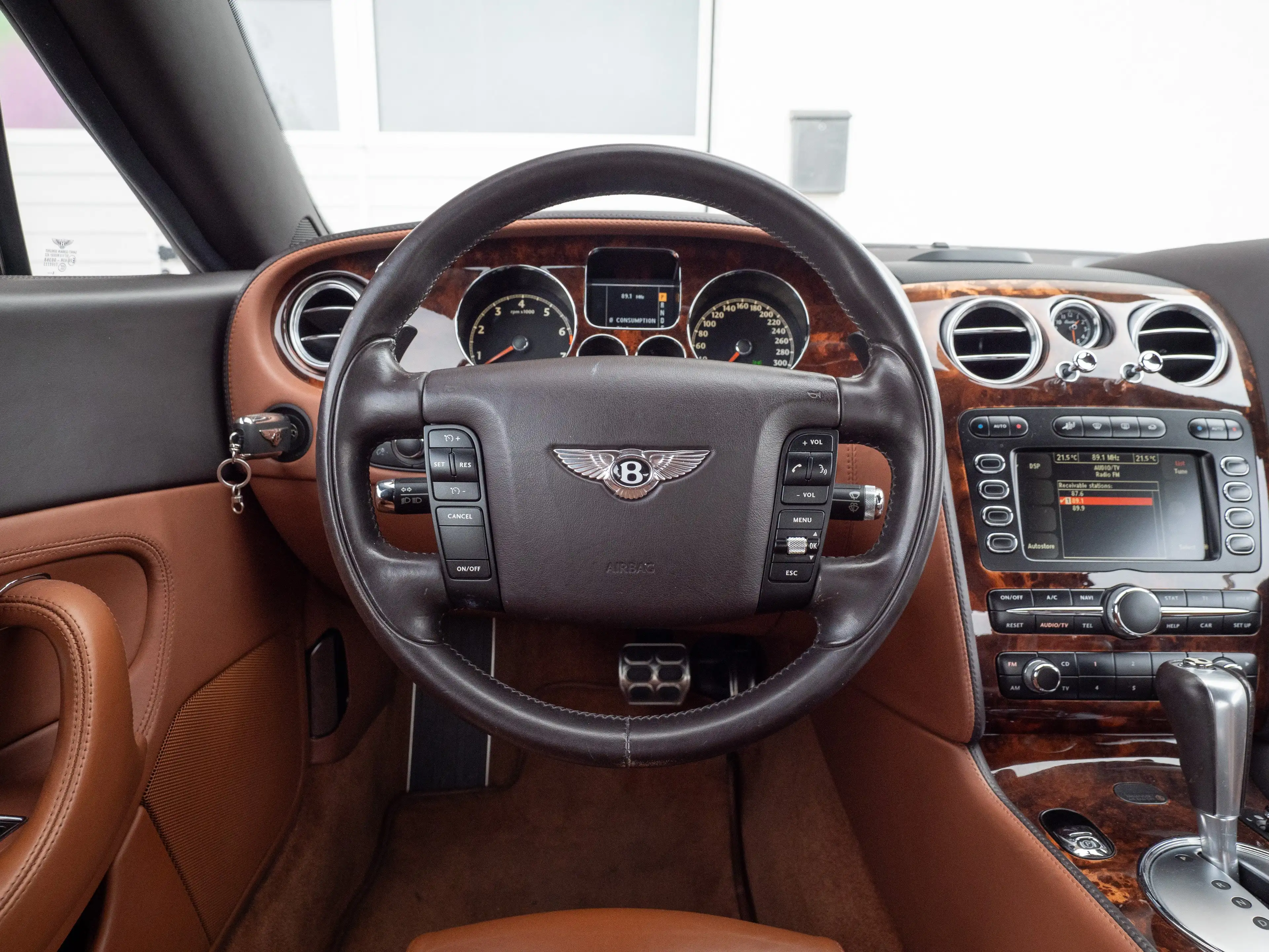 Bentley Continental GT — photo 14