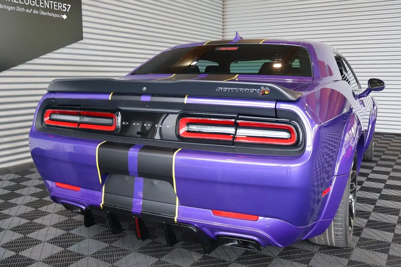 Dodge Challenger 2023 — фото 9