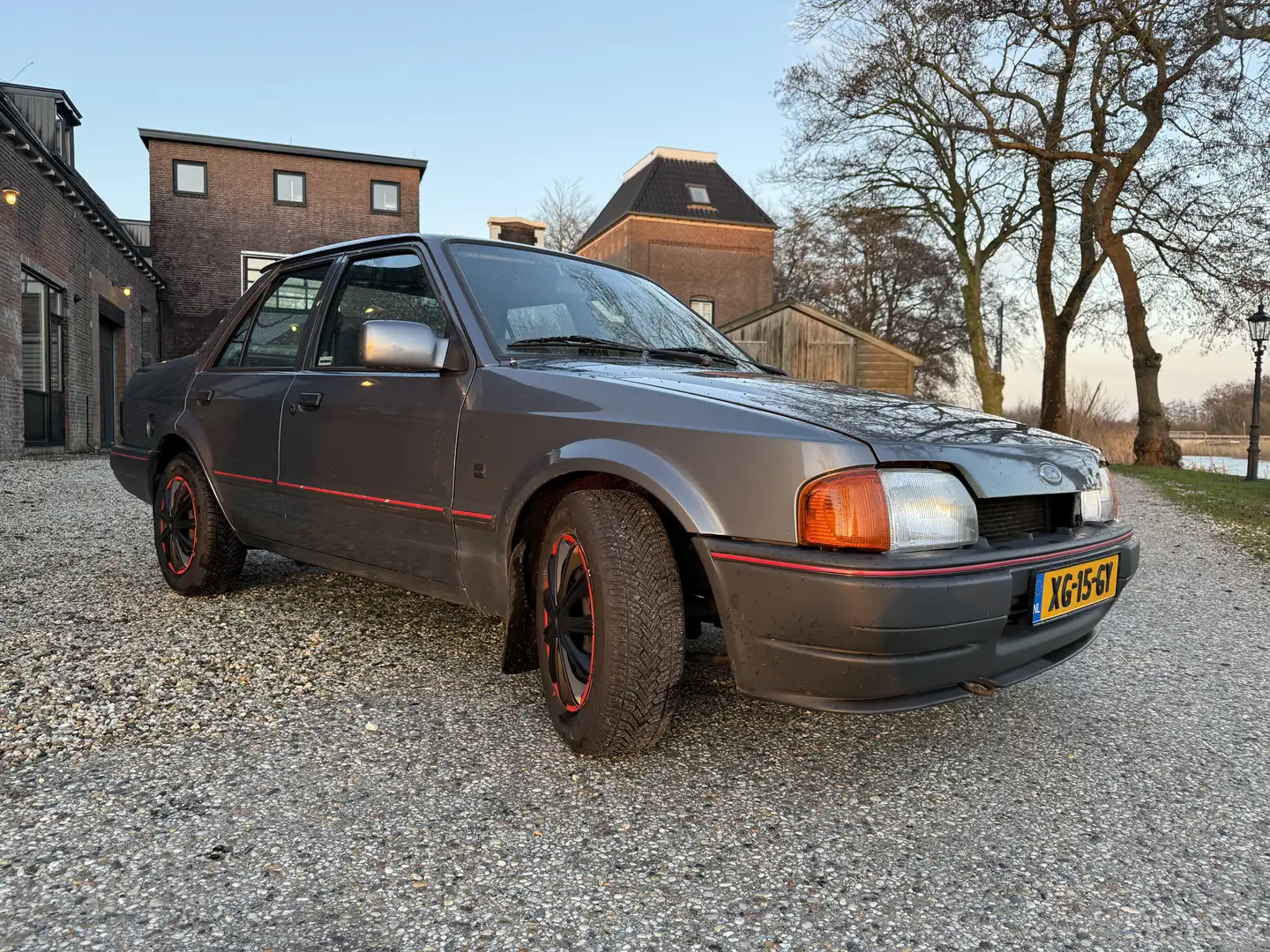 Ford Orion 1.4CL Bravo Grau - 1