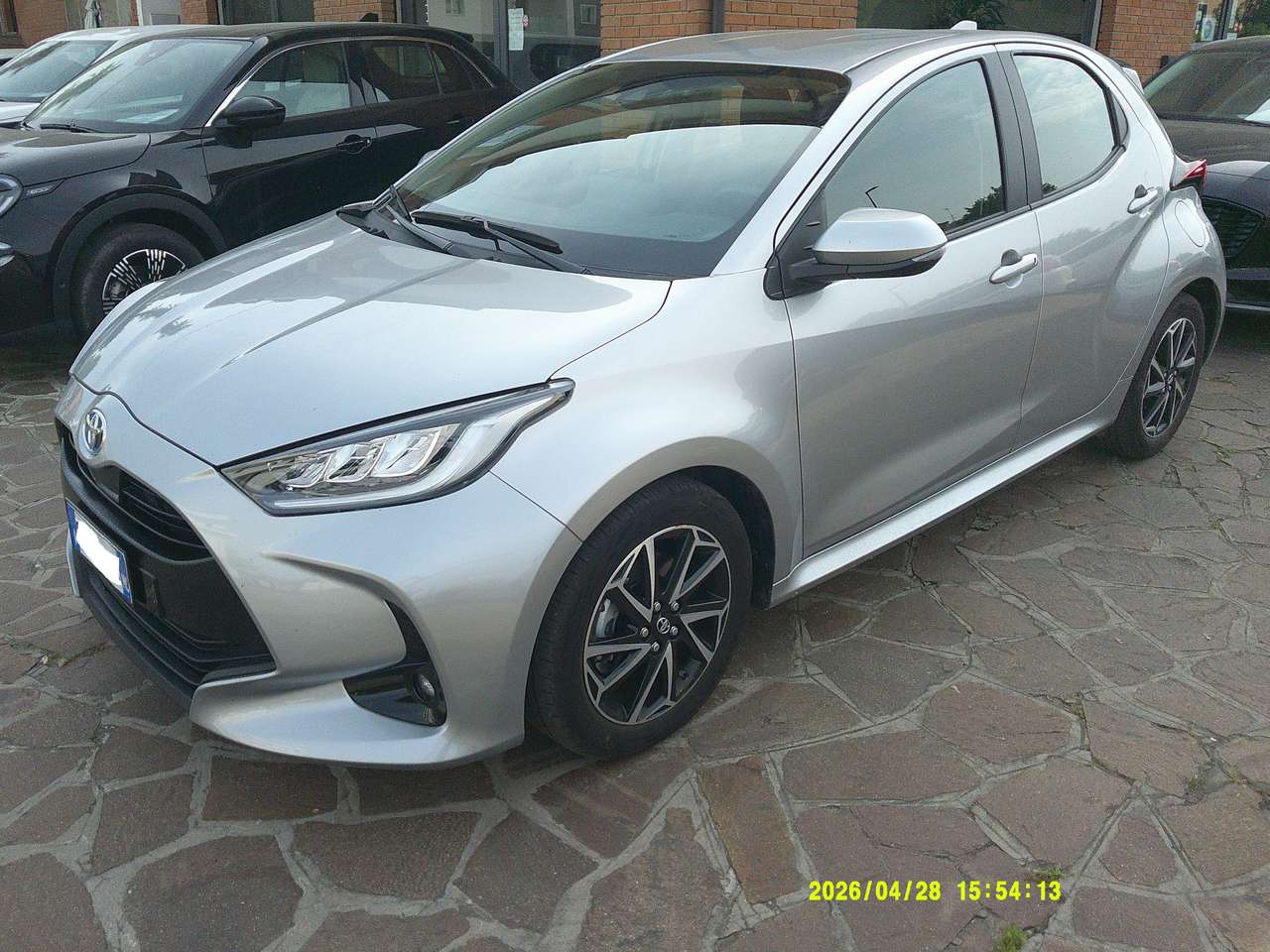 Toyota Yaris 1.5h Full Hybrid Trend solo 9.600 km