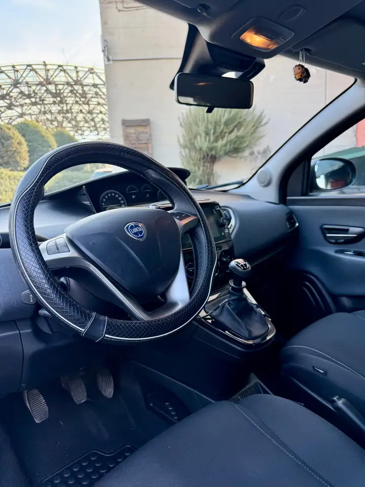 Lancia Ypsilon 2021 — фото 6
