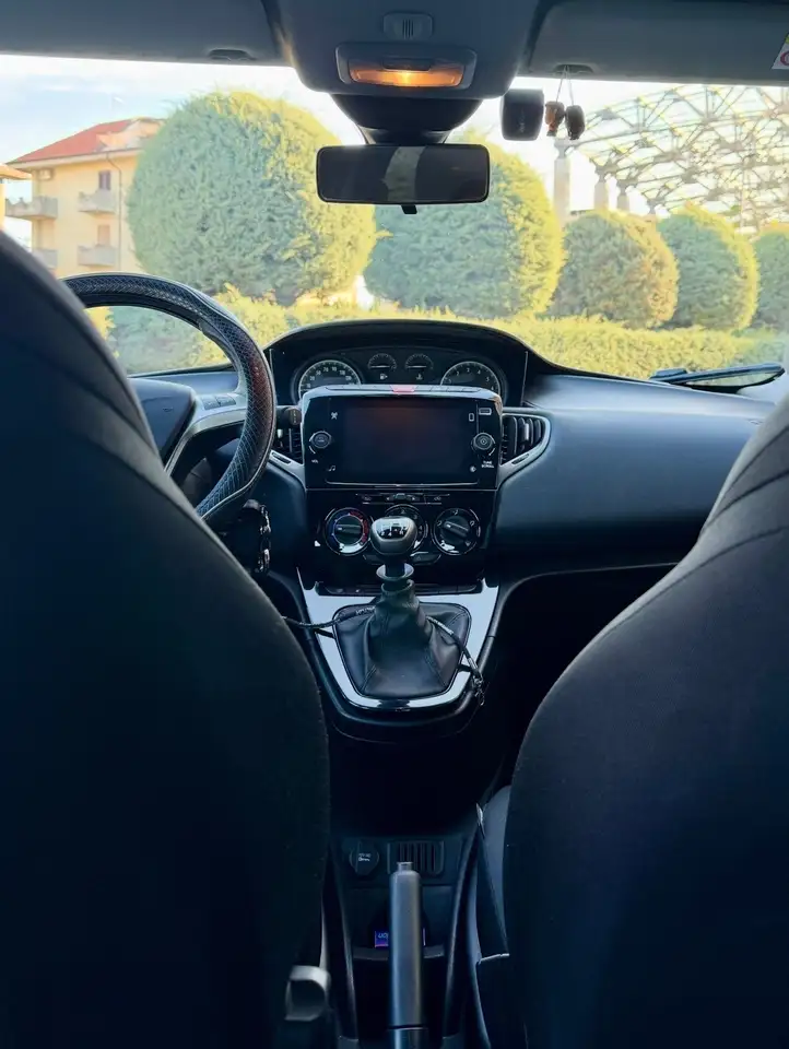 Lancia Ypsilon 2021 — фото 13