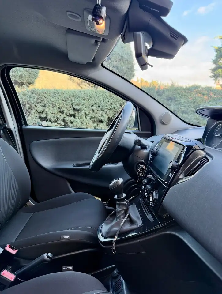 Lancia Ypsilon 2021 — фото 10