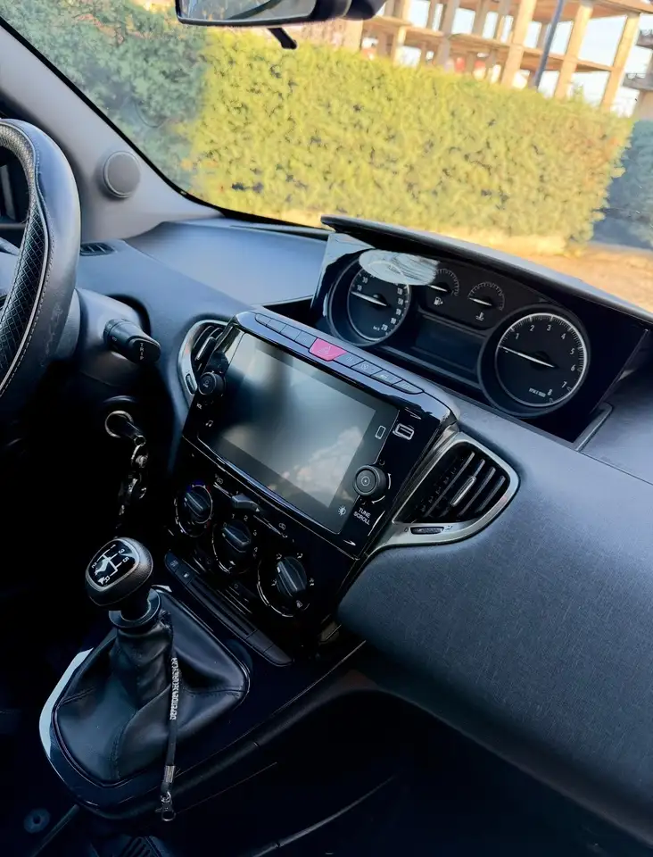 Lancia Ypsilon 2021 — фото 11