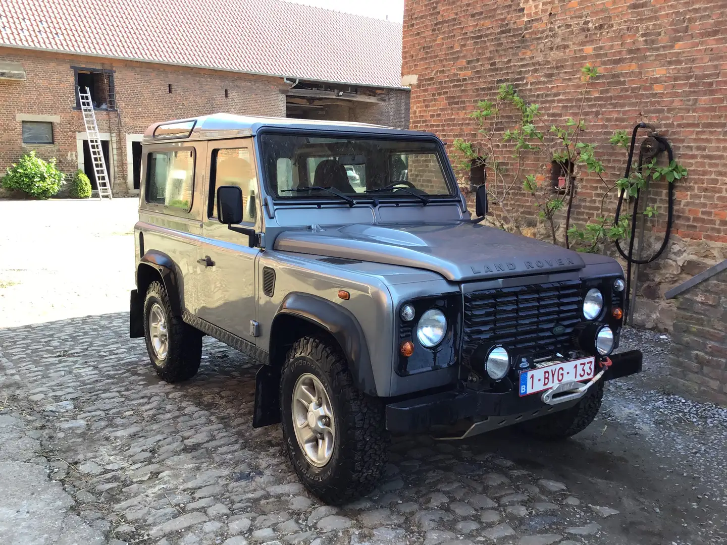 Land Rover Defender 2.2 Turbo - D E DPF Gris - 1