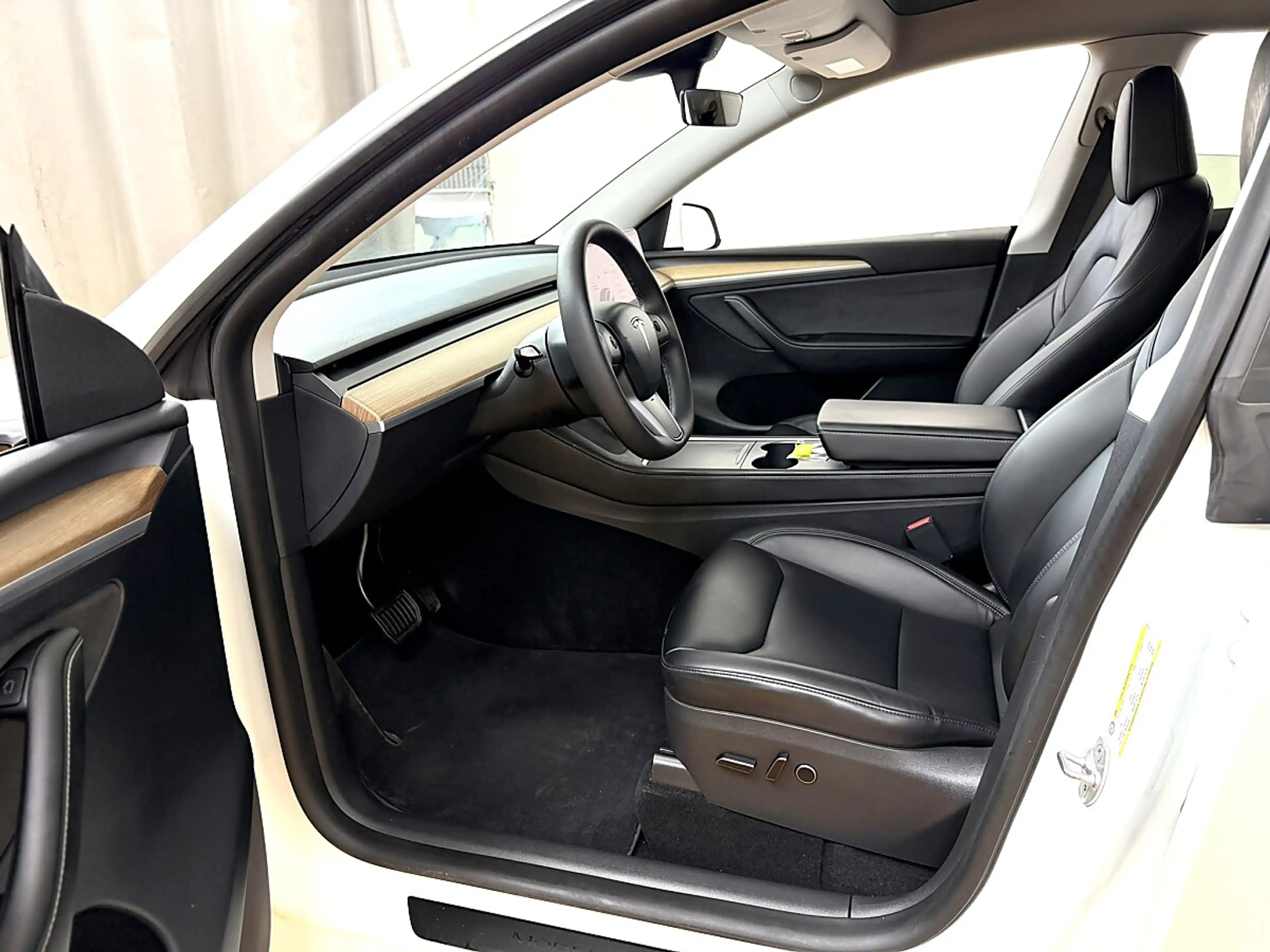 Tesla Model Y Dual Maximale Reichweite Dual AWD — photo 6