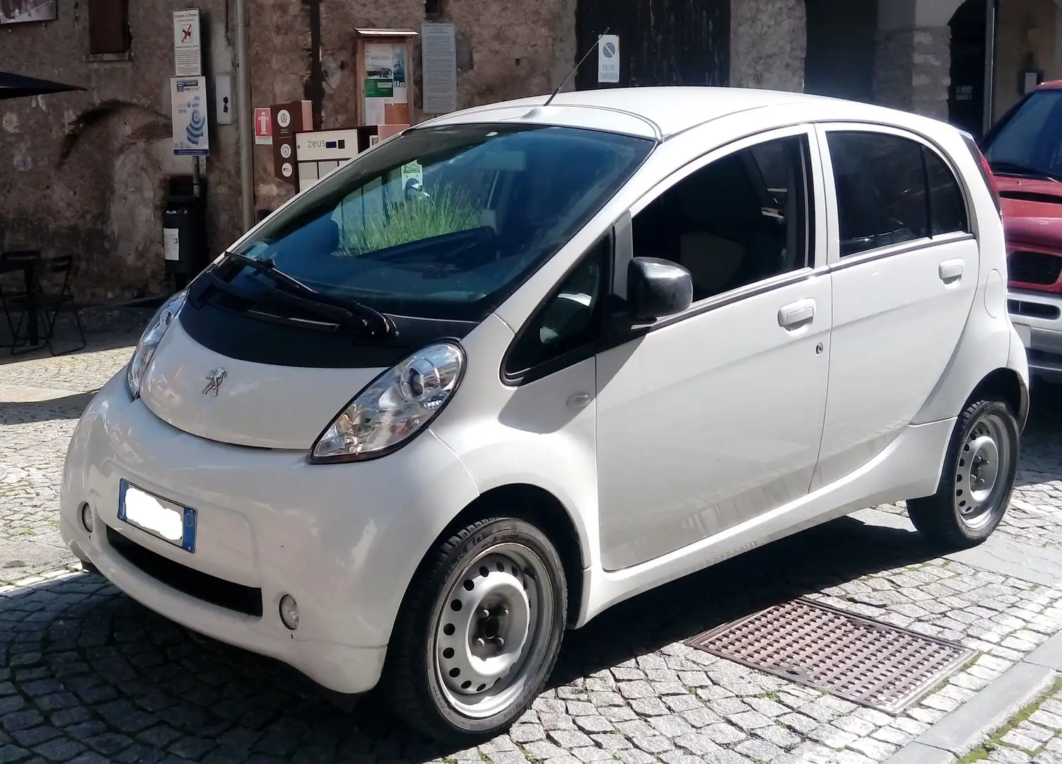 Peugeot iOn Weiß - 2