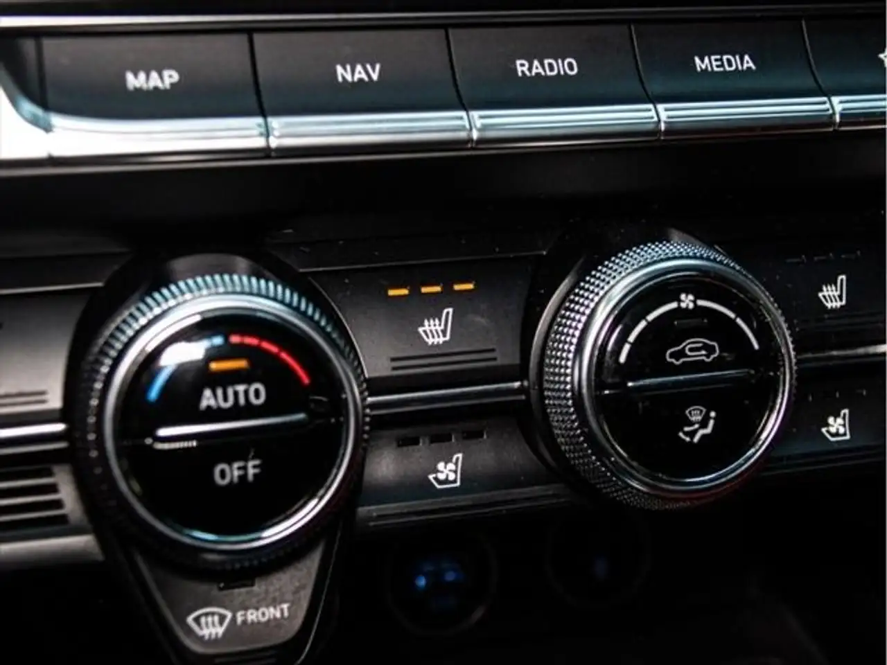 Genesis G70 снимка Genesis G70