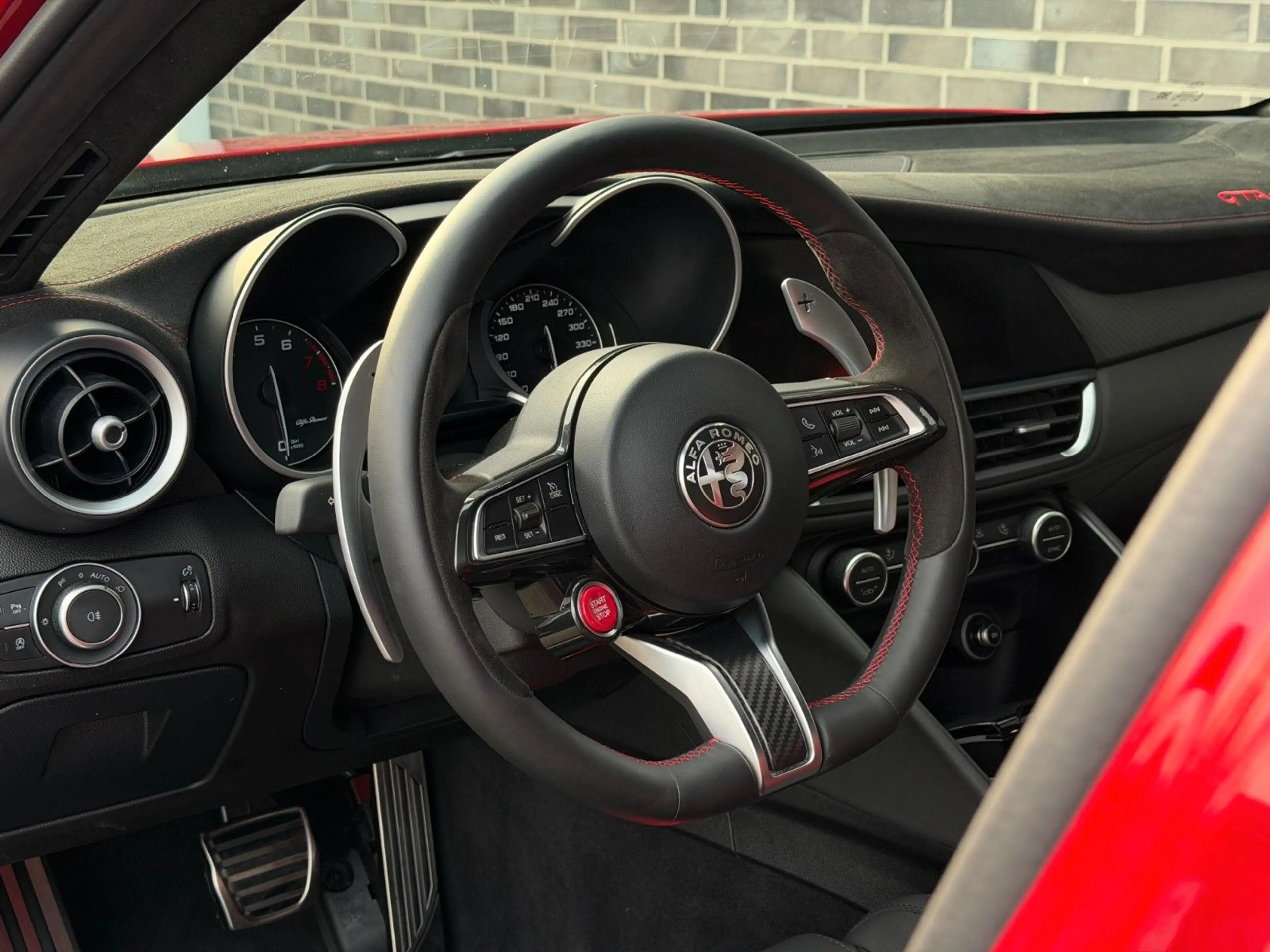 Alfa Romeo Giulia Quadrifoglio GTAm - No. 333/500 - 1. Hd — photo 7