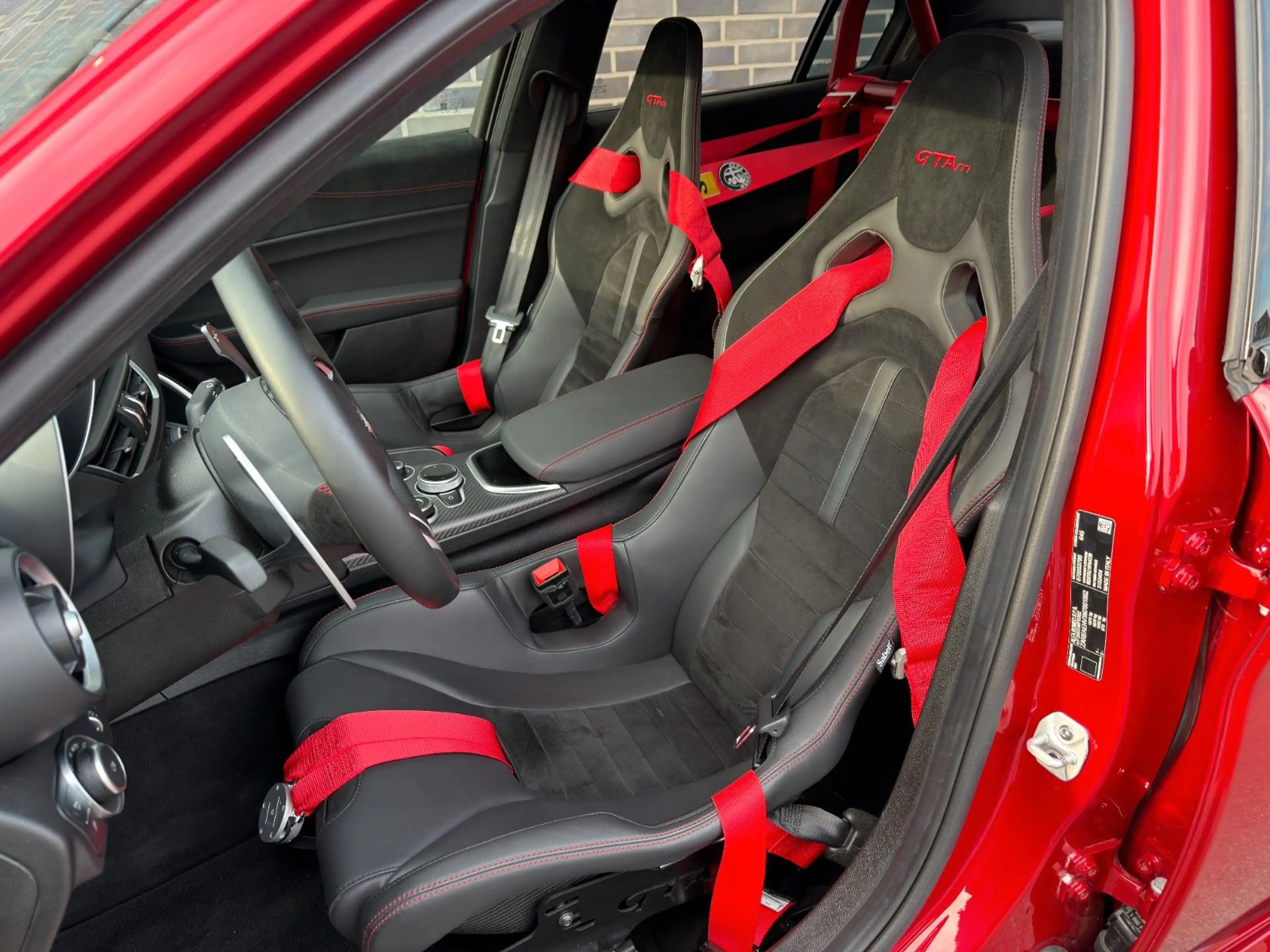 Alfa Romeo Giulia Quadrifoglio GTAm - No. 333/500 - 1. Hd — photo 8