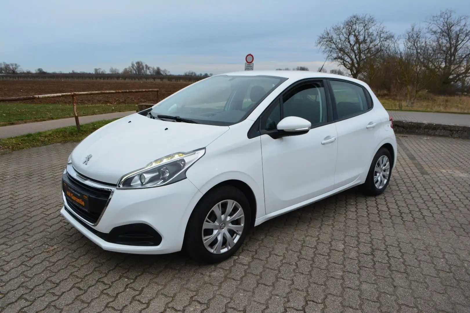 Peugeot 208 Active 1A Zustand!!! Weiß - 1
