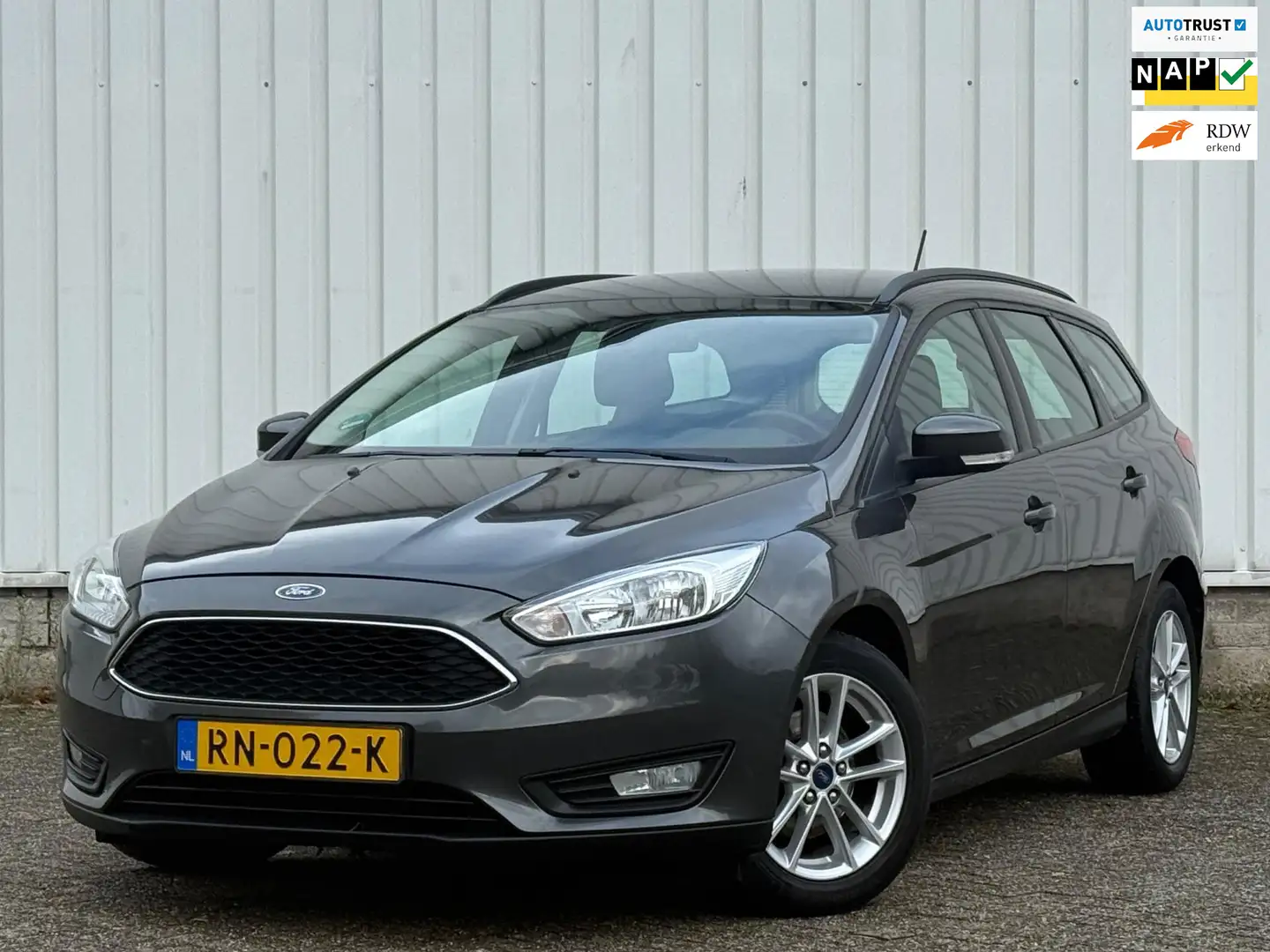 Ford Focus Wagon 1.0 2e Eigenaar,(GroteScherm),Climate,Navi,C Grau - 1