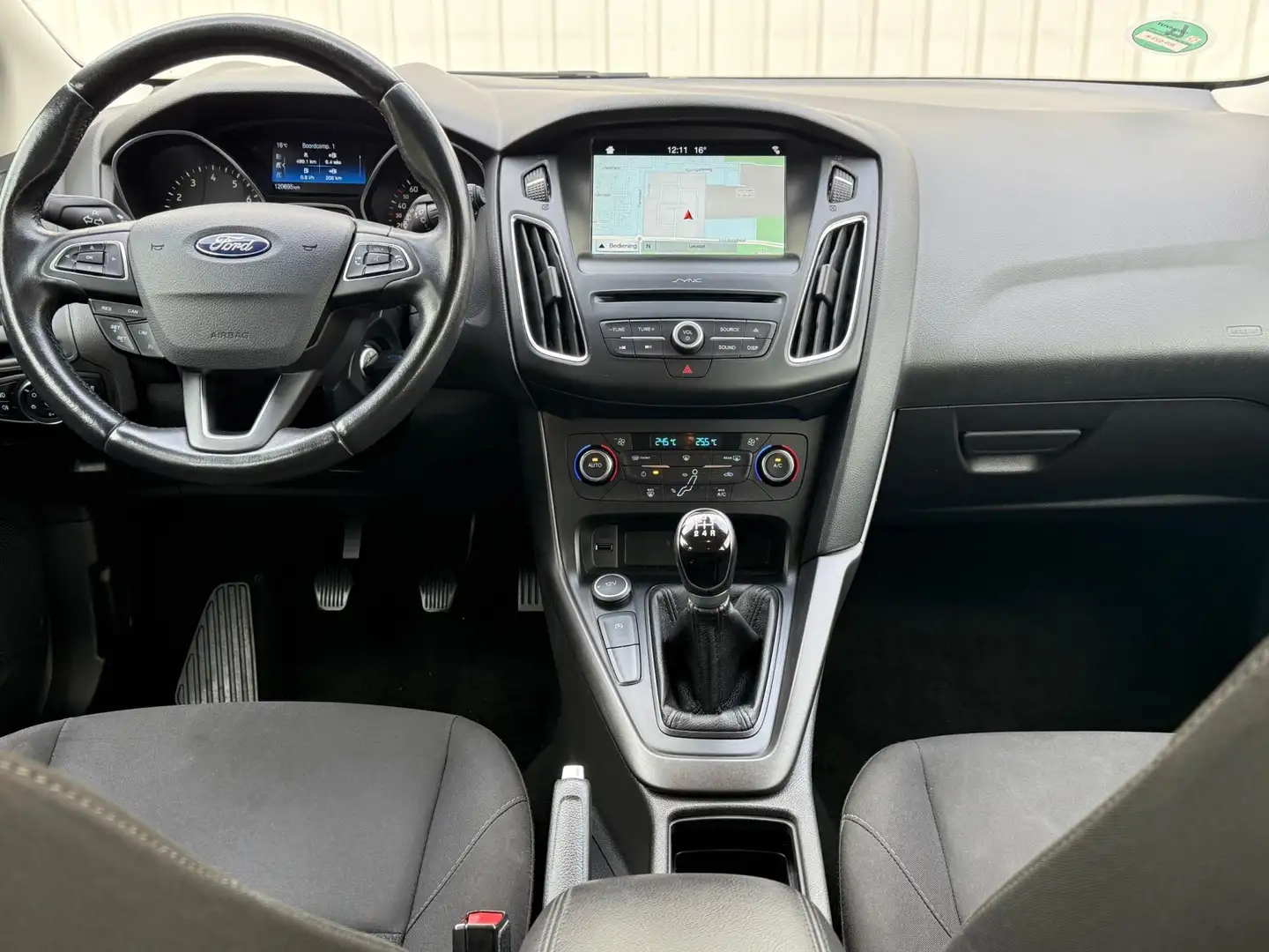 Ford Focus Wagon 1.0 2e Eigenaar,(GroteScherm),Climate,Navi,C Grau - 2