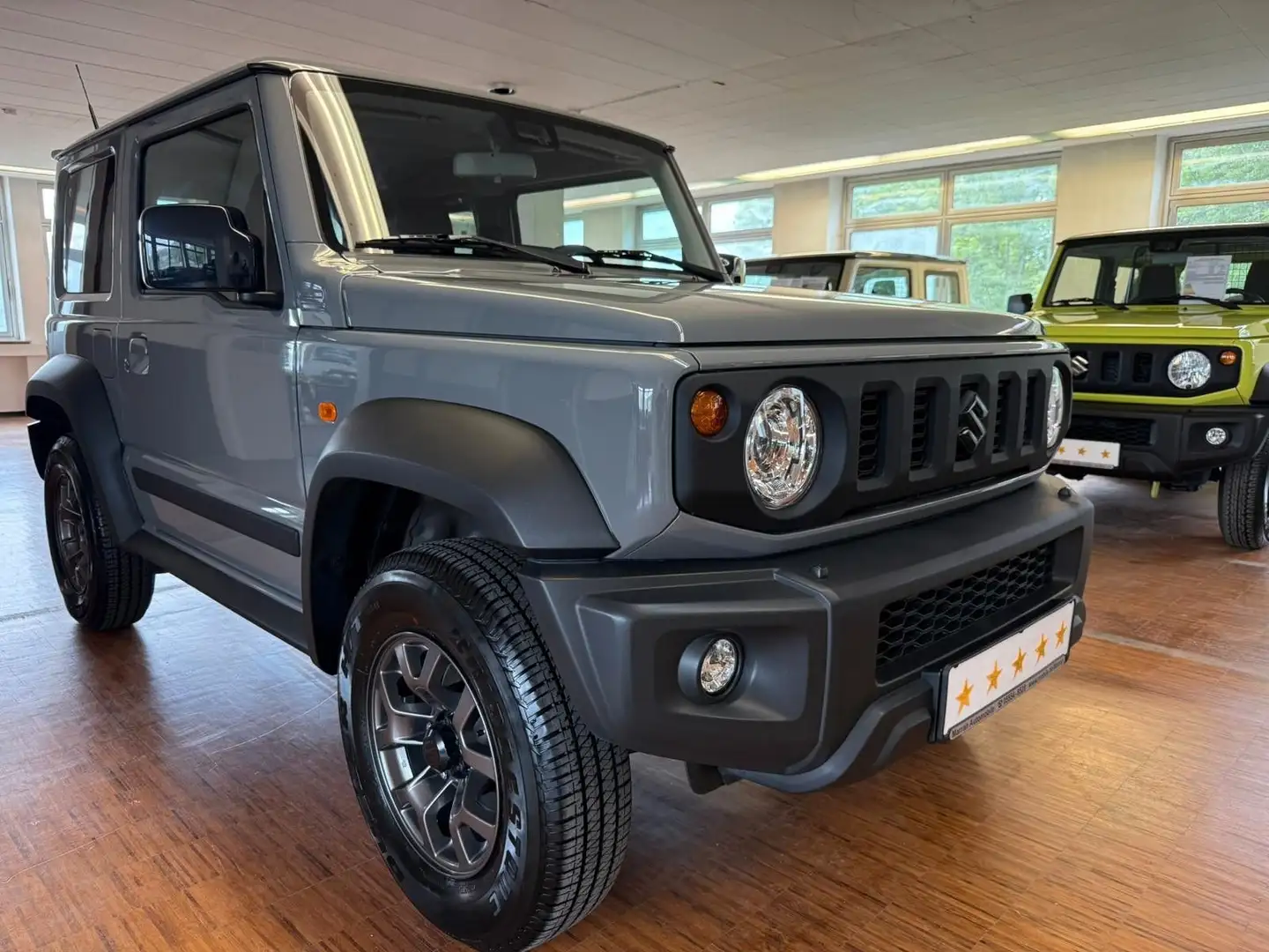 Suzuki Jimny 1.5 ALLGRIP Comfort PLUS MIT EXTRAS Gris - 2