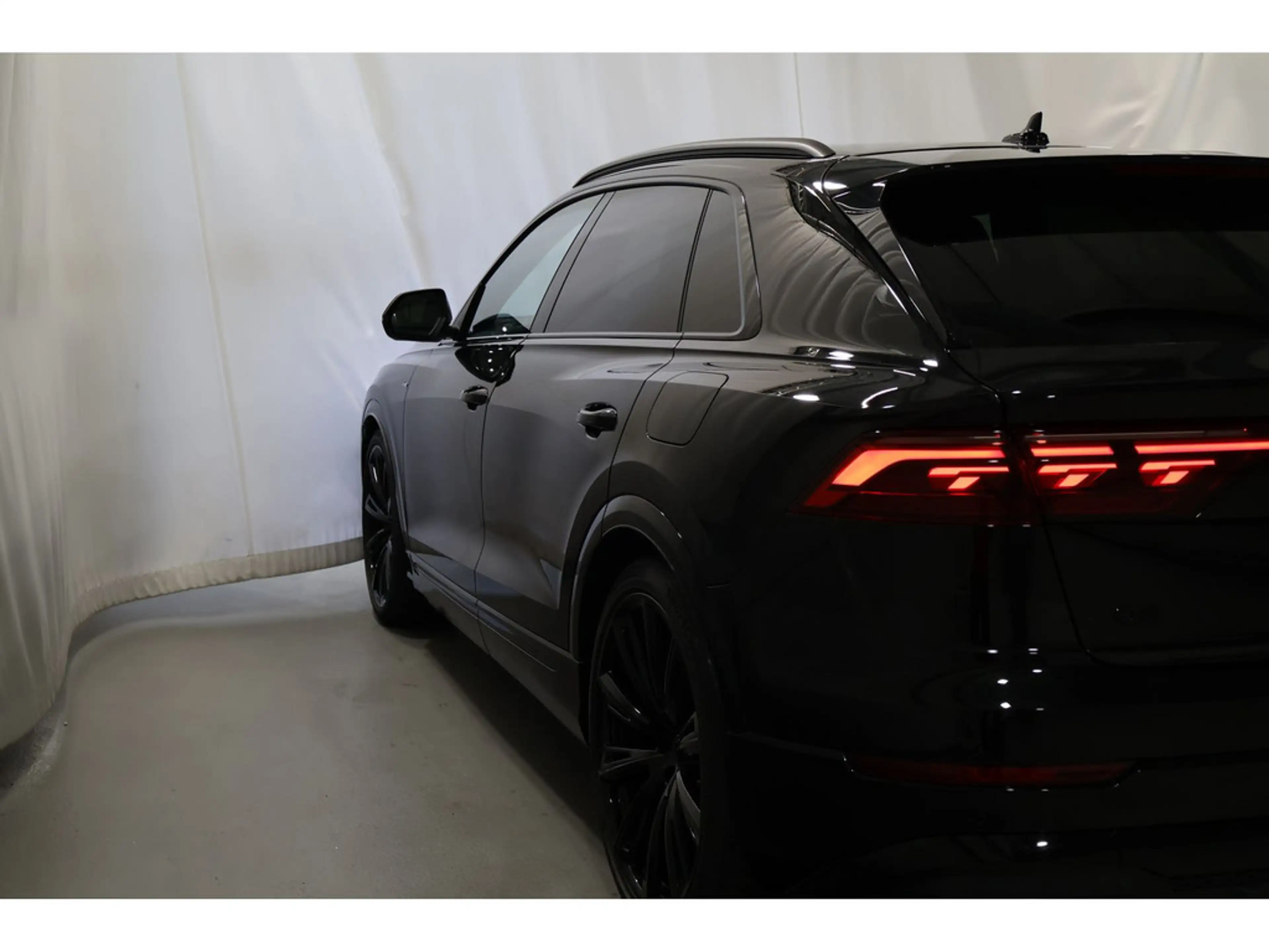 Audi Q8 60 TFSI e quattro B&O*Panorama*Matrix-LED * — photo 13