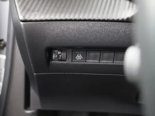 Peugeot E-2008 view 7