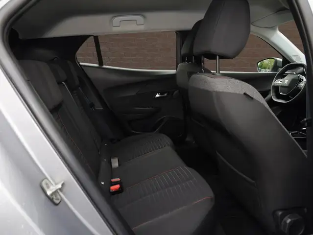 Peugeot E-2008 view 11