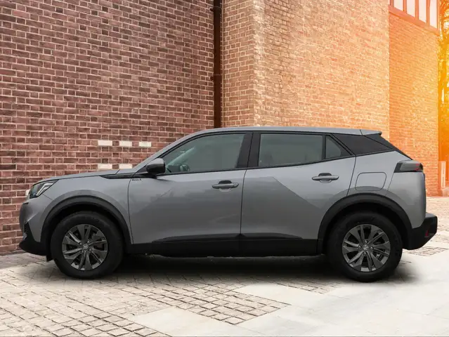Peugeot E-2008 view 3