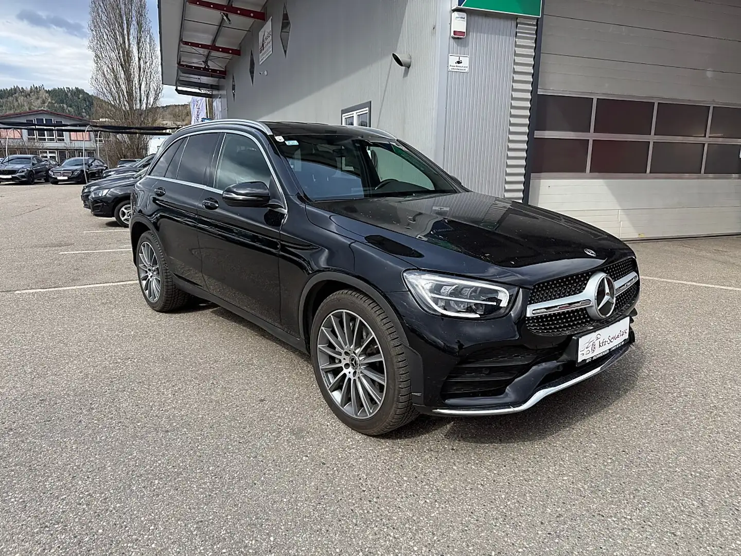 Mercedes-Benz GLC 300 d 4MATIC Aut. Schwarz - 2