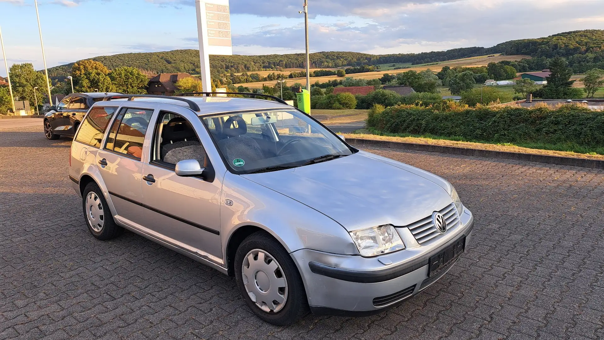 Volkswagen Bora Variant 2.0 Sport, Spezial/1Hand Silver - 1